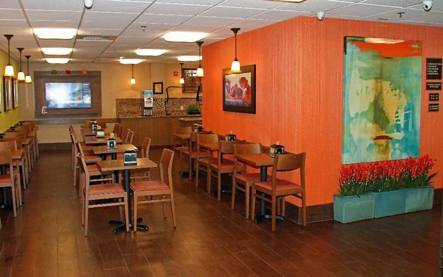 Best Western PLUS Universal Inn Bar