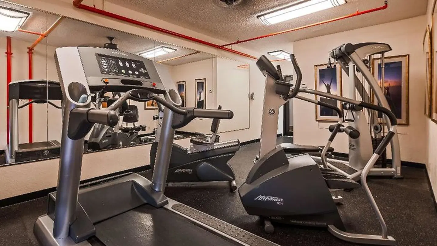 Best Western PLUS Universal Inn SPORTS_AND_LEISURE