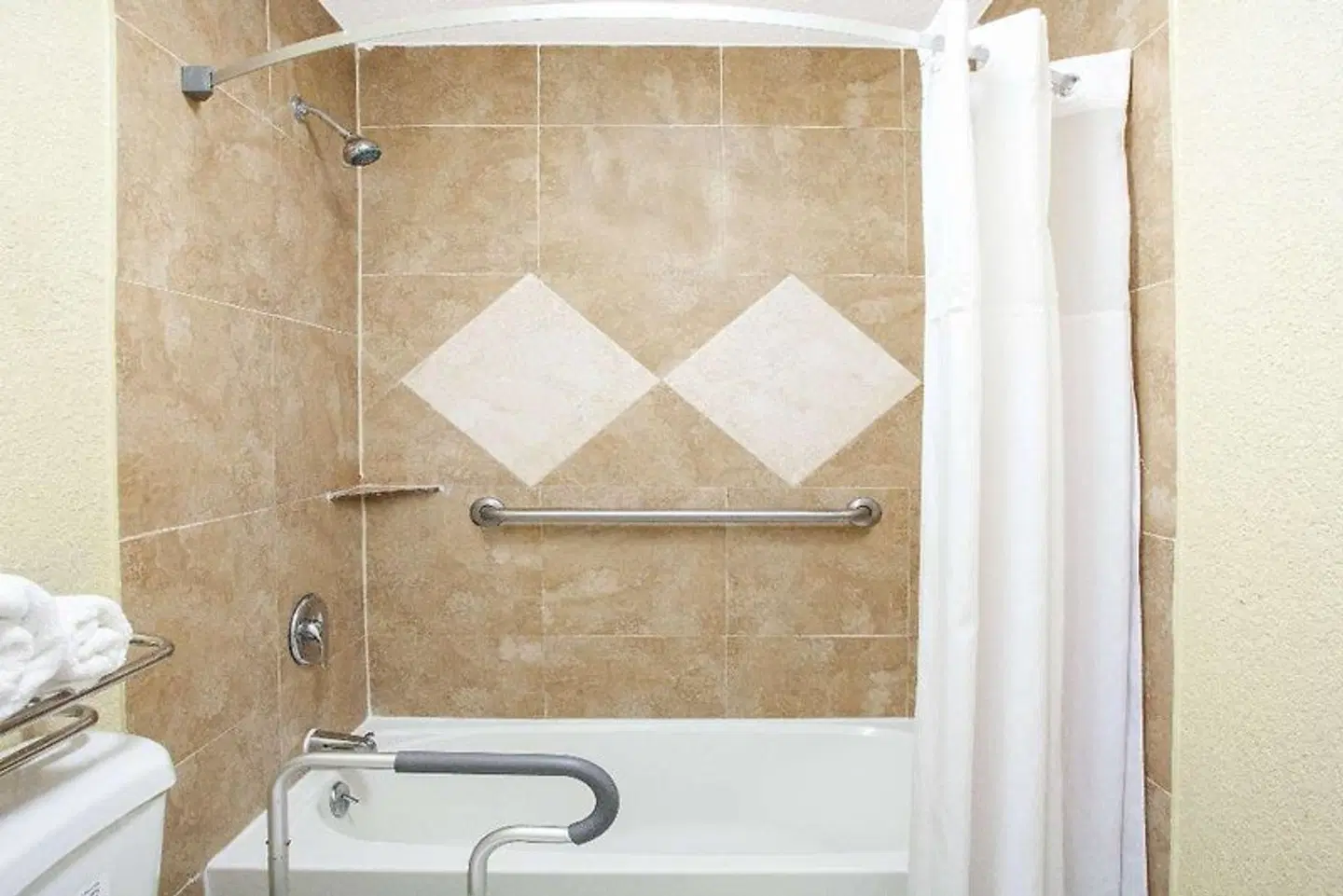 Days Inn by Wyndham Orlando Downtown Badezimmer