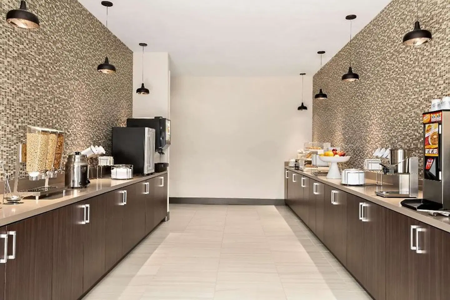 La Quinta Inn & Suites by Wyndham Orlando IDrive Theme Parks Badezimmer