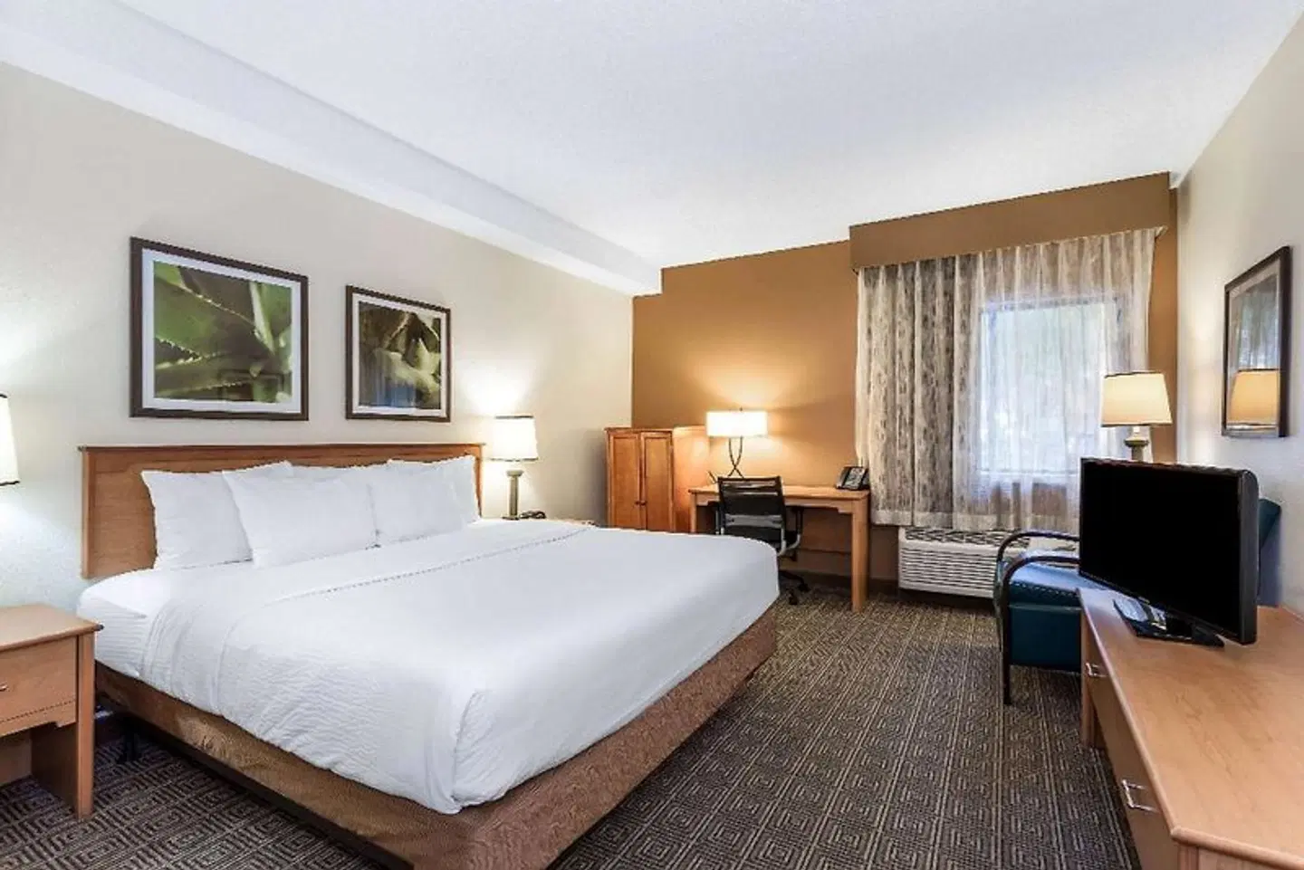 La Quinta Inn & Suites by Wyndham Orlando South ROOM_EXAMPLE