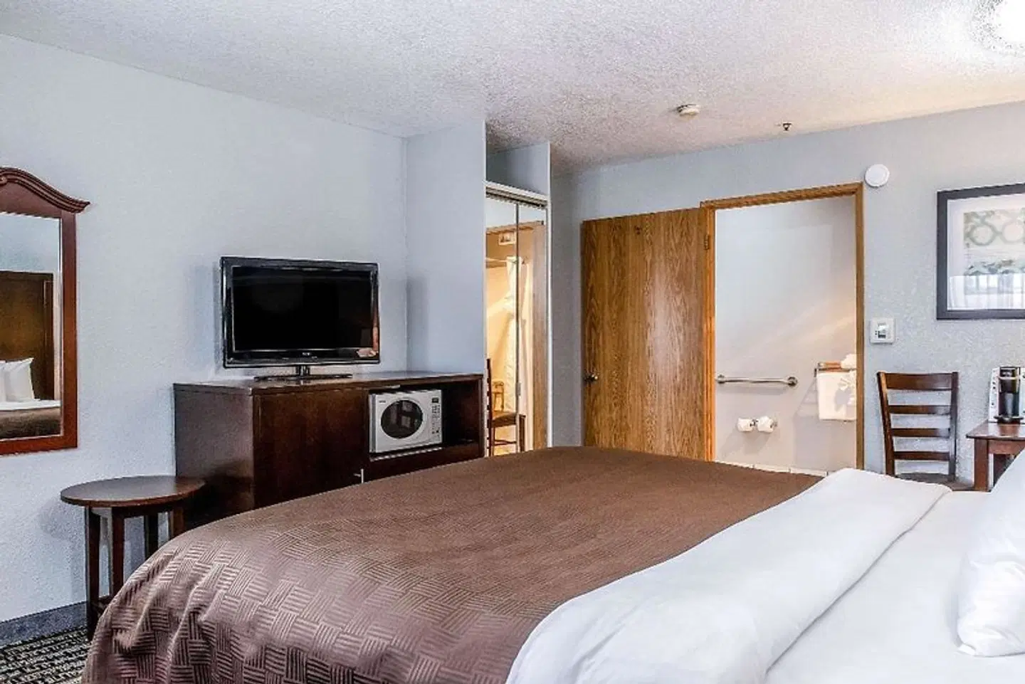 Clarion Hotel By Humboldt Bay ROOM_EXAMPLE