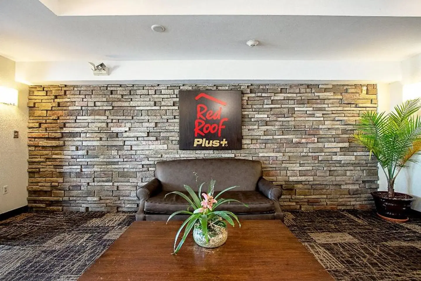 Red Roof Plus Miami Airport LOUNGE_LOBBY