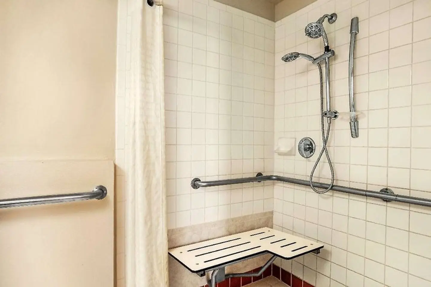 Baymont by Wyndham Florida City Badezimmer