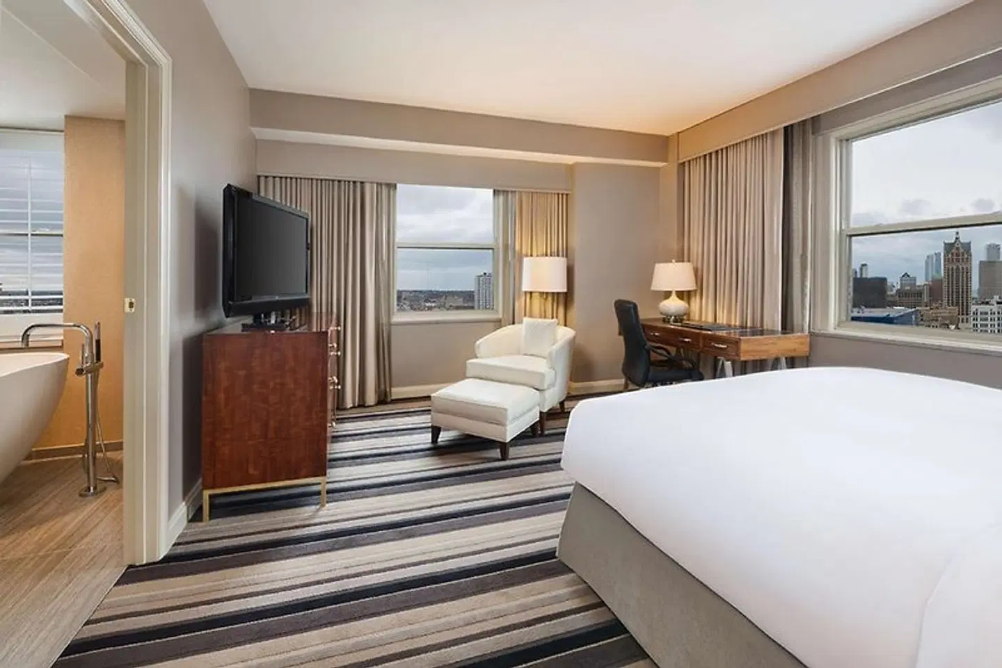 Hilton Milwaukee City Center ROOM_EXAMPLE