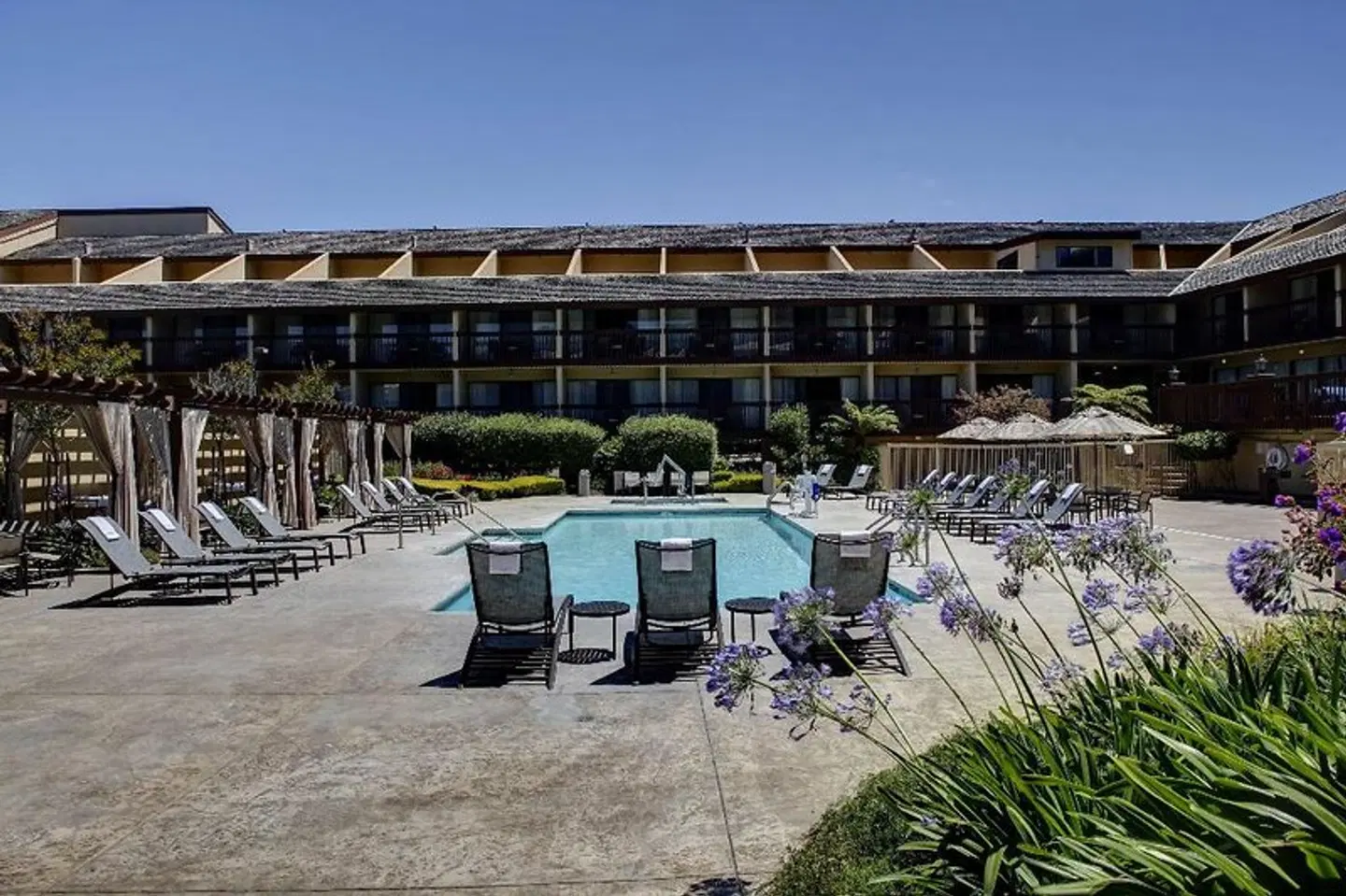 Hilton Garden Inn Monterey OUTDOOR_POOL