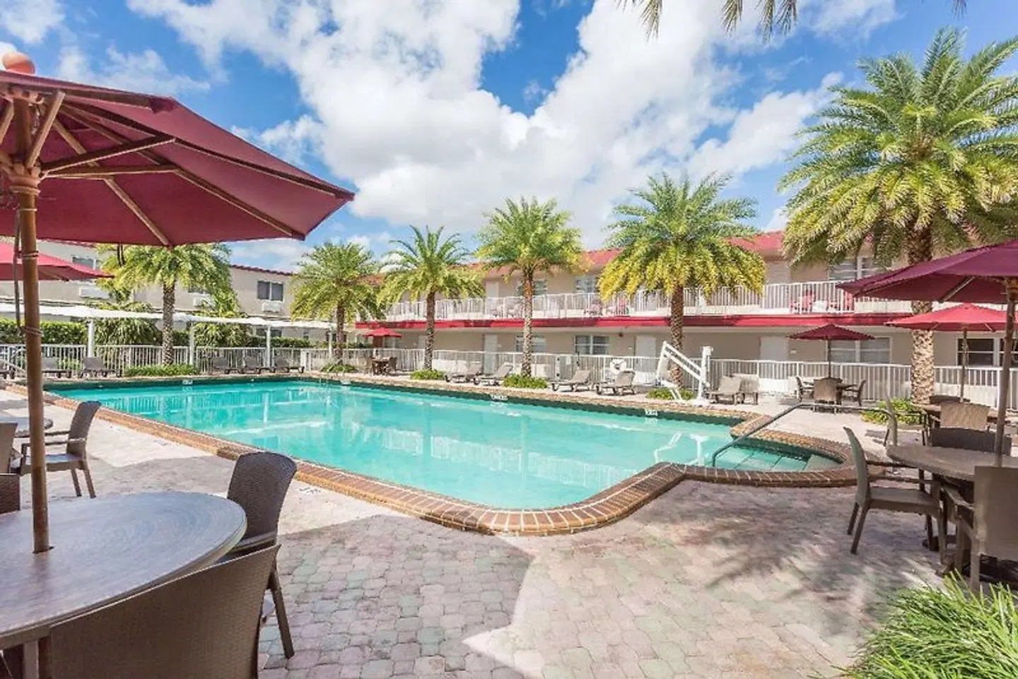 Ramada by Wyndham Miami Springs/Miami International Airport OUTDOOR_POOL