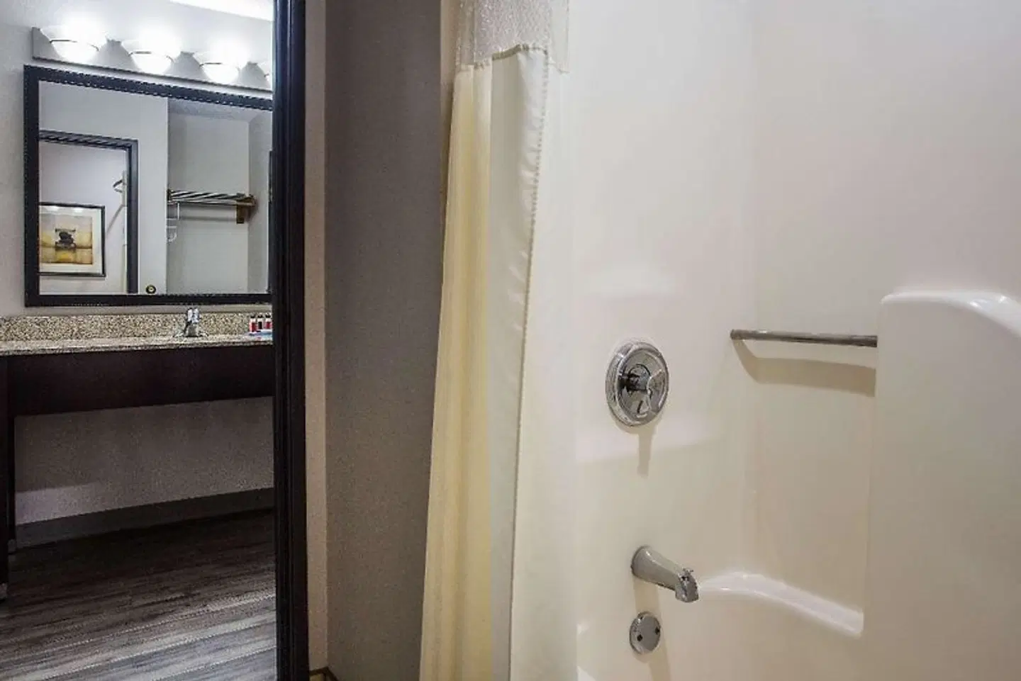 Baymont by Wyndham Madison West/Middleton WI West Badezimmer