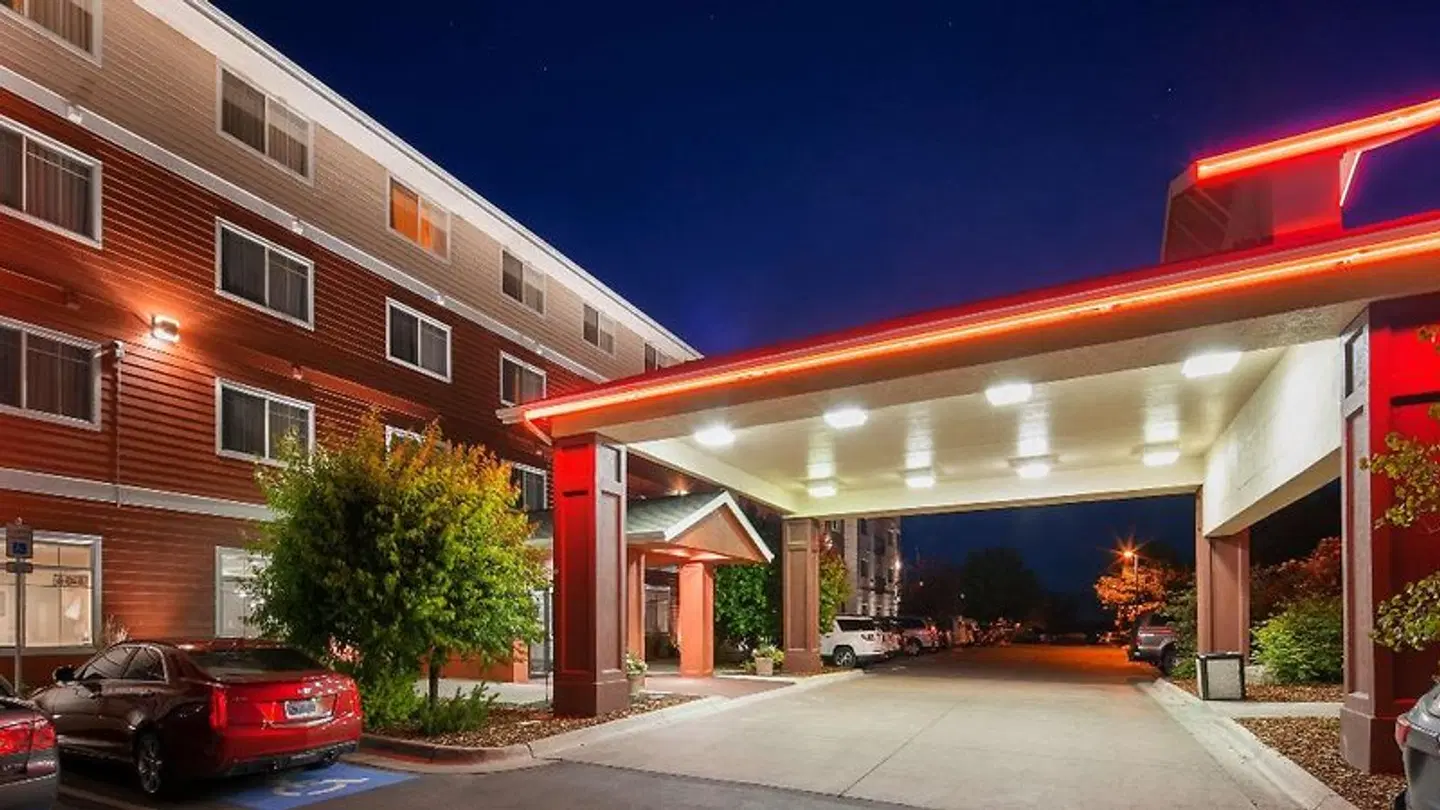 Best Western Plus Grant Creek Inn EXTERIOR