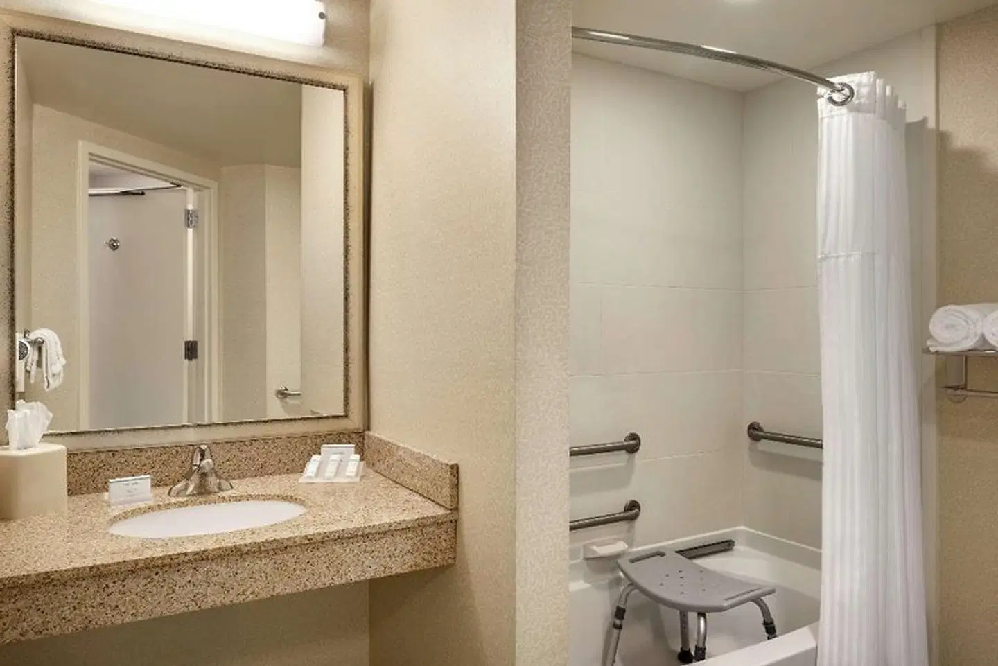 Hilton Garden Inn Minneapolis Downtown Badezimmer