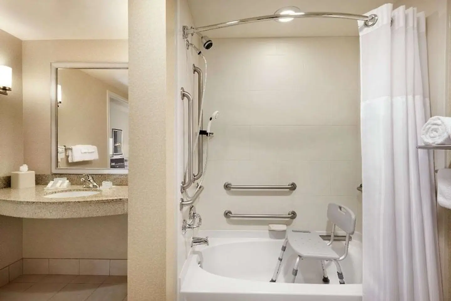 Hilton Garden Inn Minneapolis Downtown Badezimmer