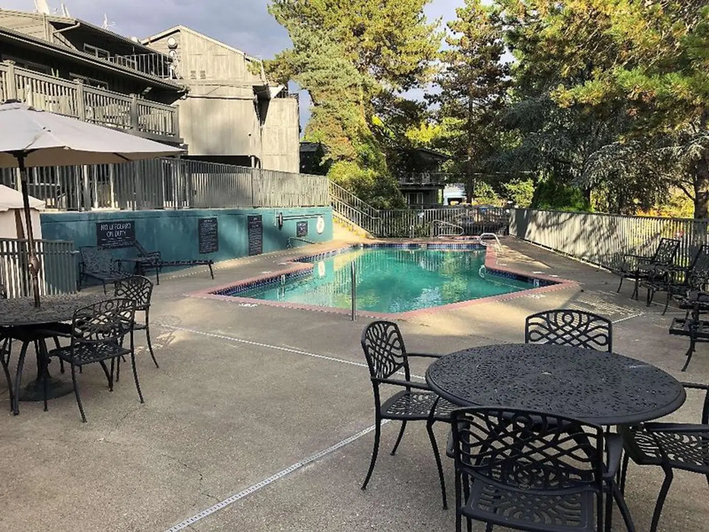 Shilo Inn Suites Hotel - Portland/Beaverton OUTDOOR_POOL