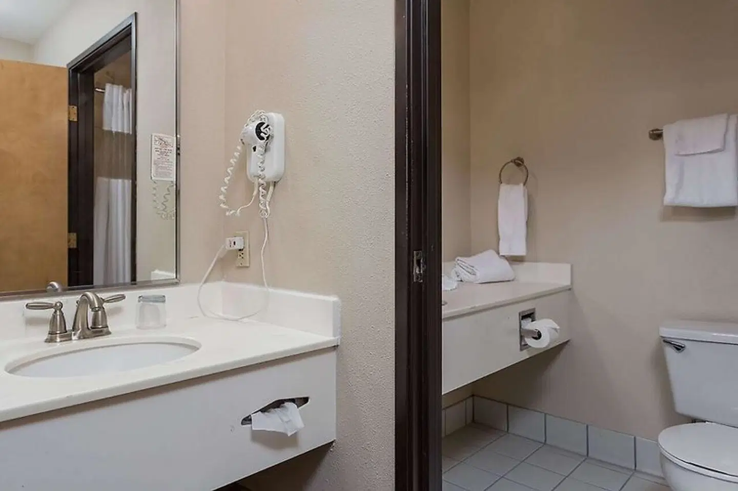 Shilo Inn Suites Newport Badezimmer