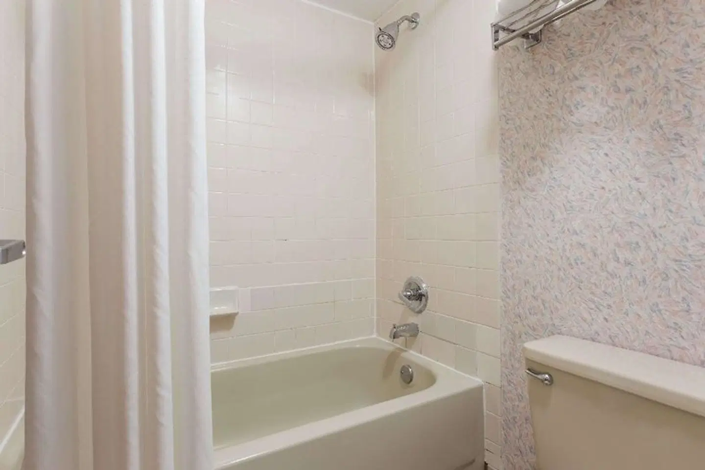 Ramada by Wyndham Portland Badezimmer