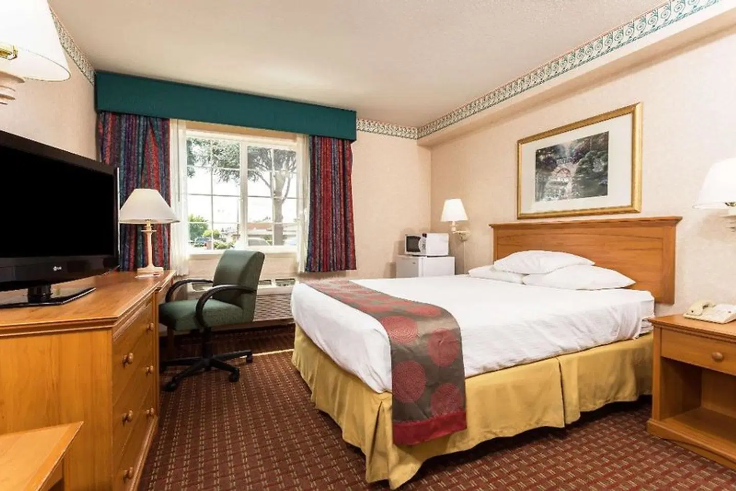 Ramada by Wyndham Portland ROOM_EXAMPLE