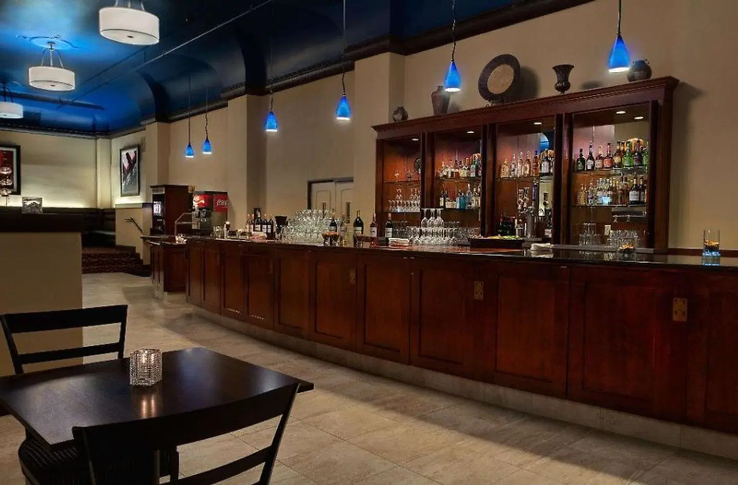 Embassy Suites by Hilton Portland Downtown Bar