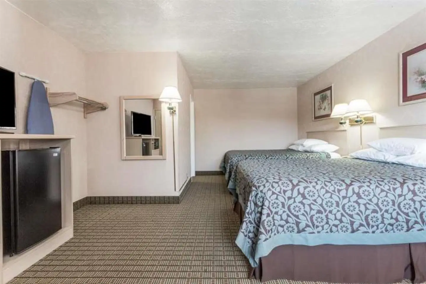 Days Inn by Wyndham Portland Central ROOM_EXAMPLE