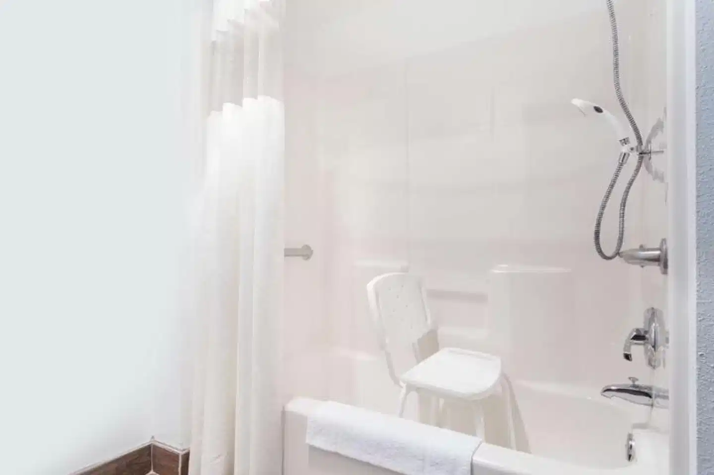 Days Inn by Wyndham Portland Central Badezimmer