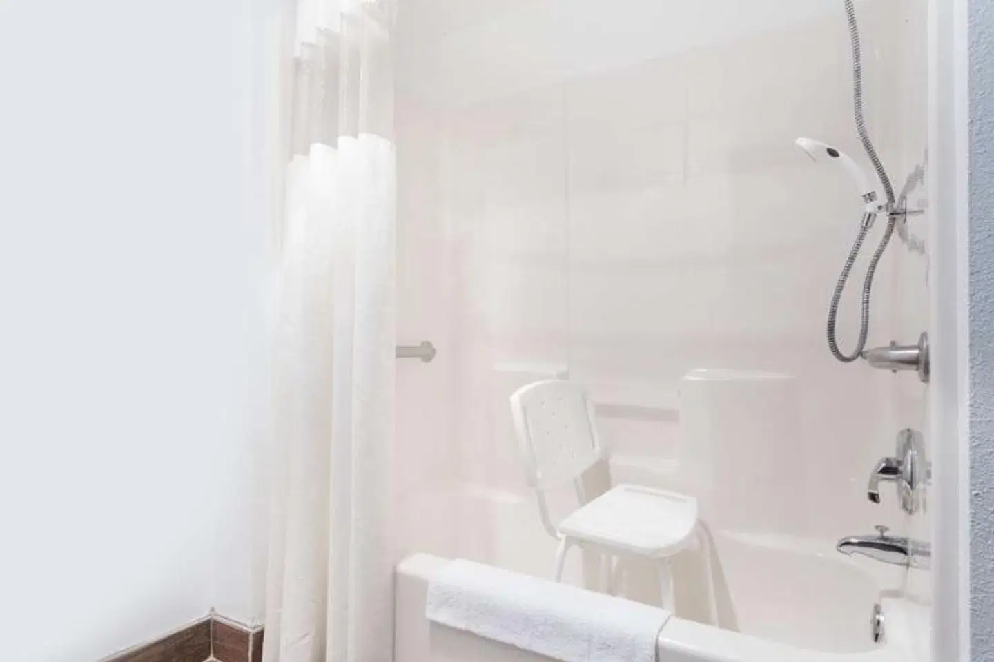 Days Inn by Wyndham Portland Central Badezimmer