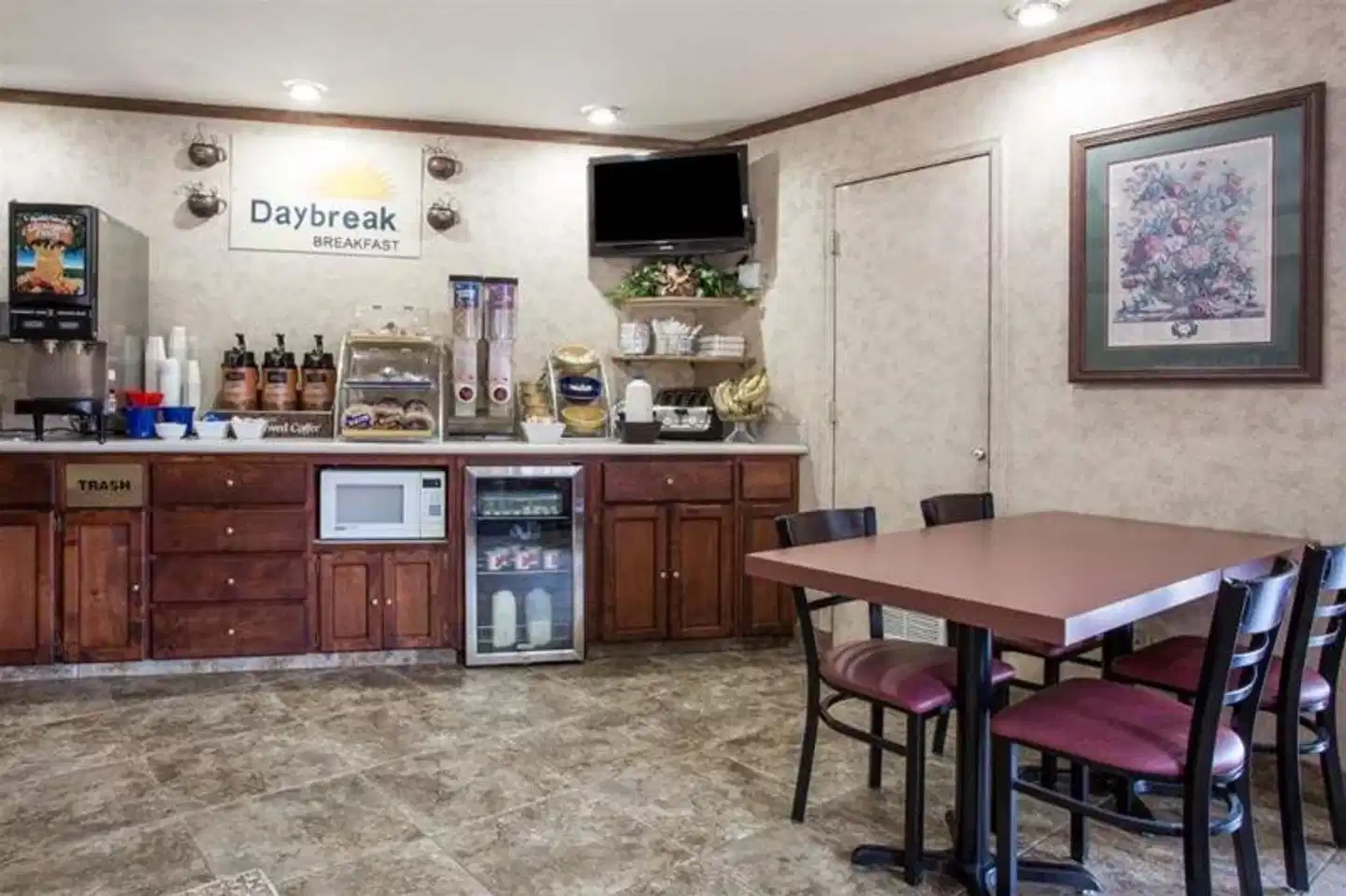 Days Inn by Wyndham Portland Central Bar