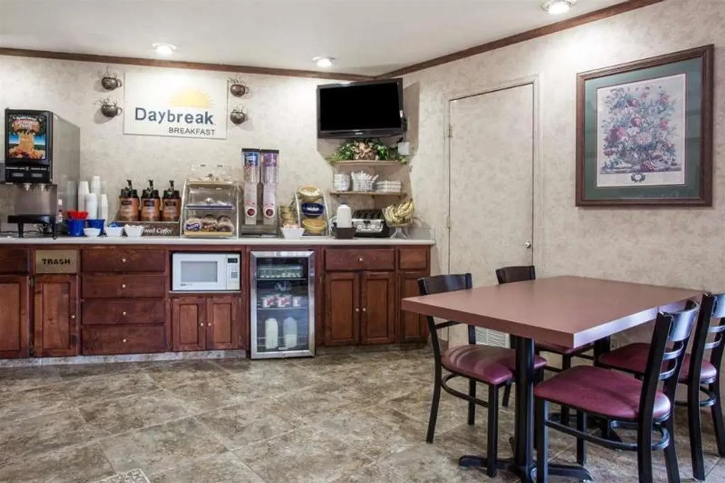 Days Inn by Wyndham Portland Central Bar