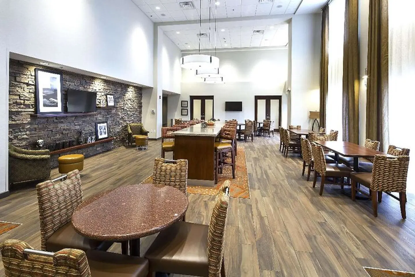 Hampton Inn & Suites Page - Lake Powell Bar