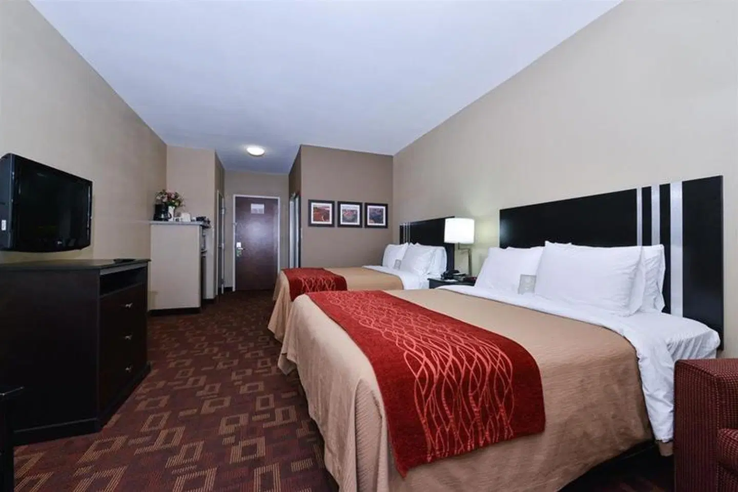 Comfort Inn & Suites Page ROOM_EXAMPLE