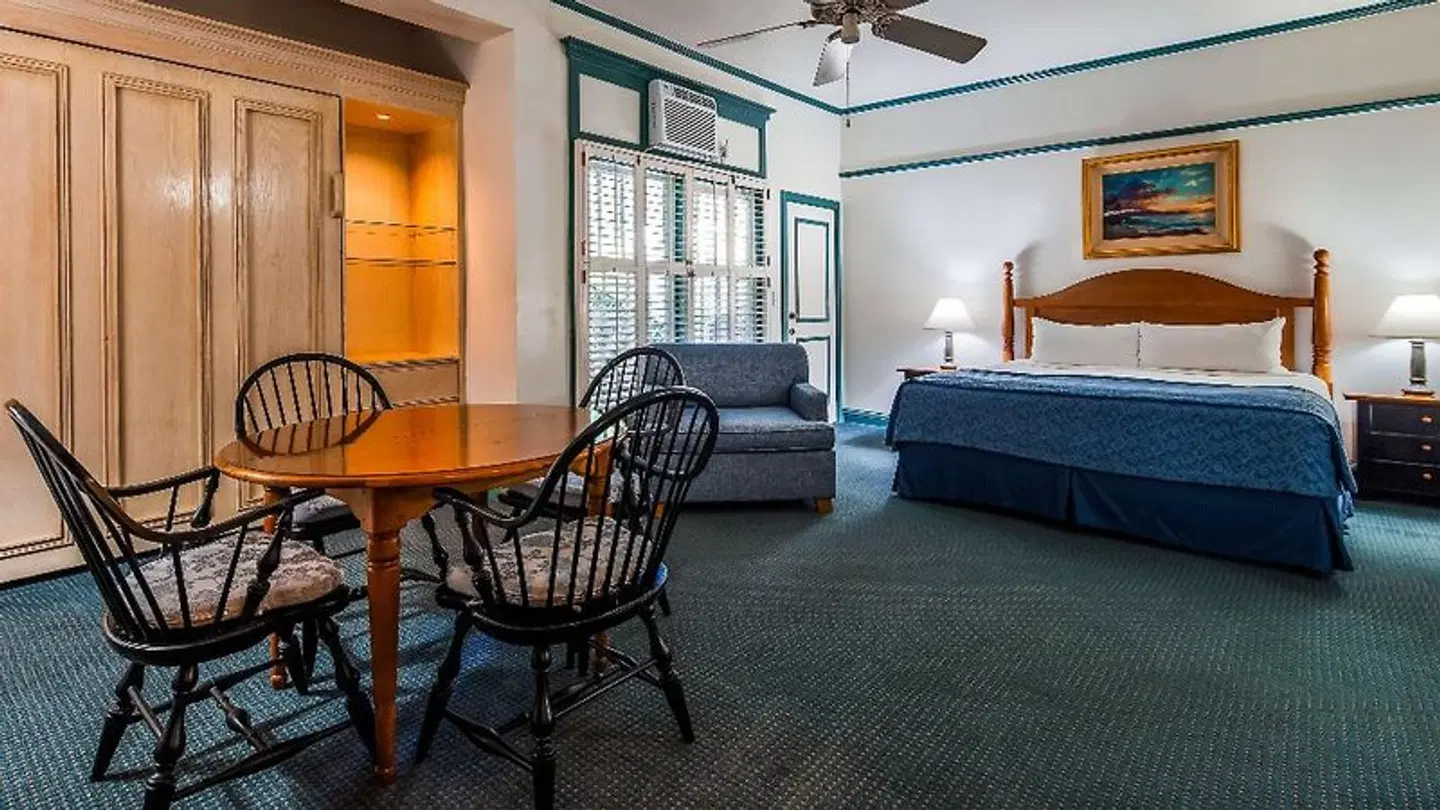 Best Western Pioneer Inn ROOM_EXAMPLE
