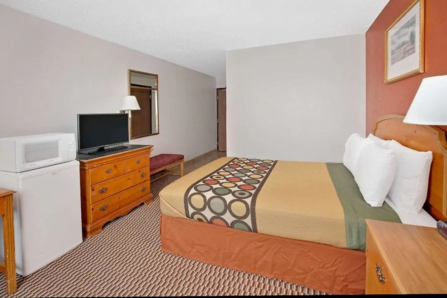 Super 8 by Wyndham Crystal Lake ROOM_EXAMPLE