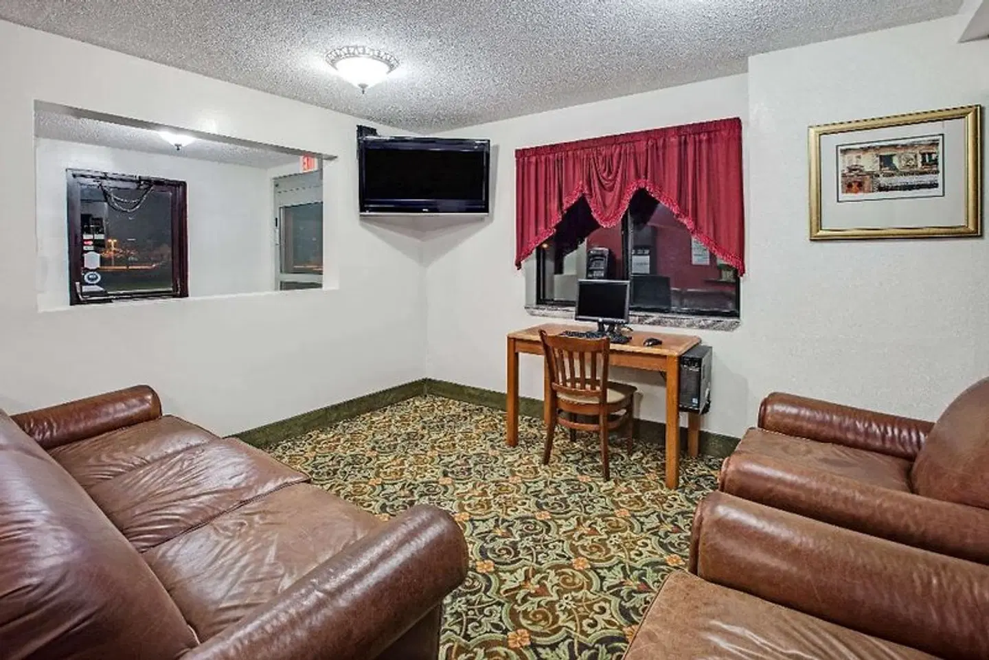 Super 8 by Wyndham Crystal Lake ROOM_EXAMPLE