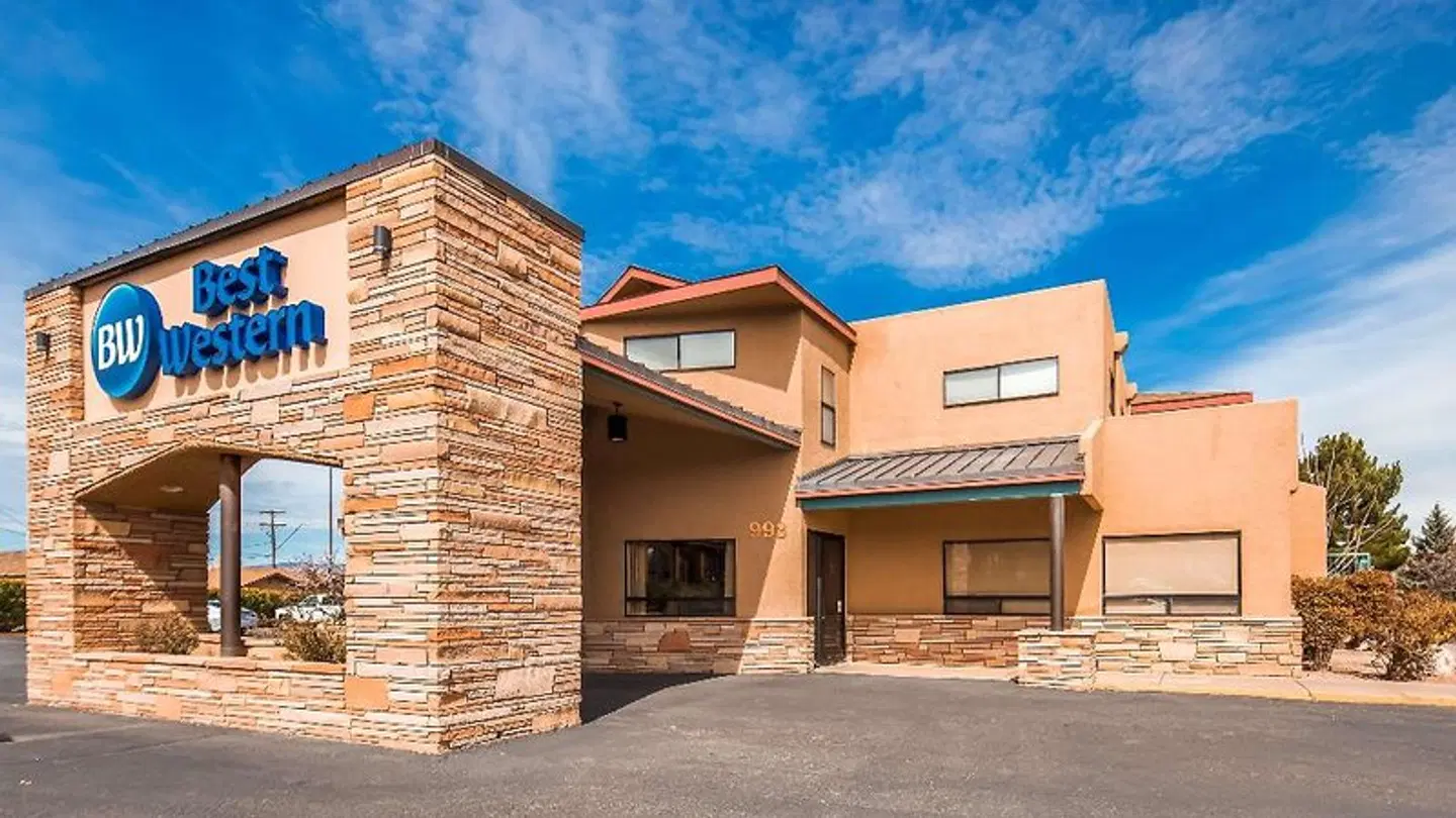 Best Western Cottonwood Inn EXTERIOR
