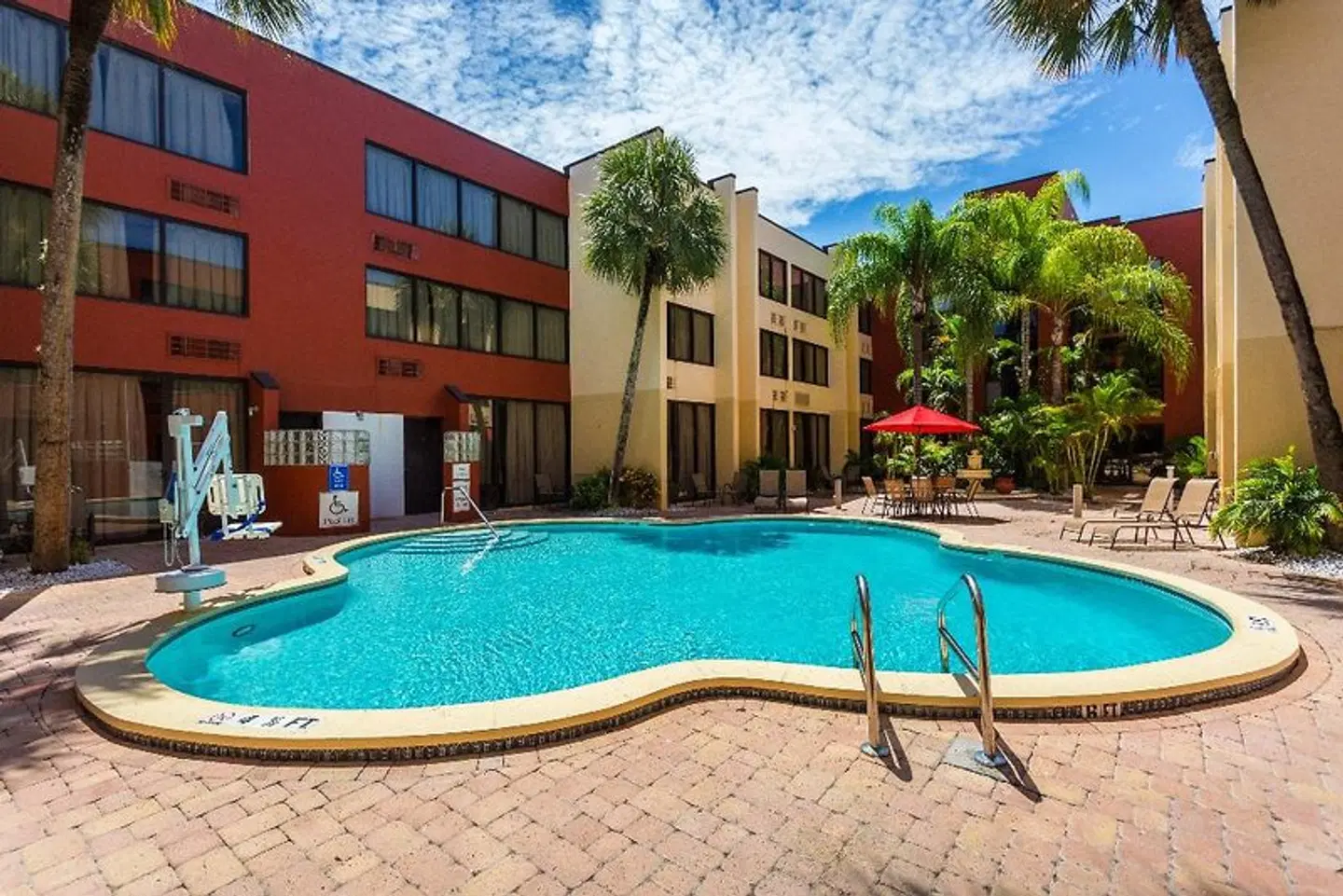 Tropical Palms Hotel EXTERIOR