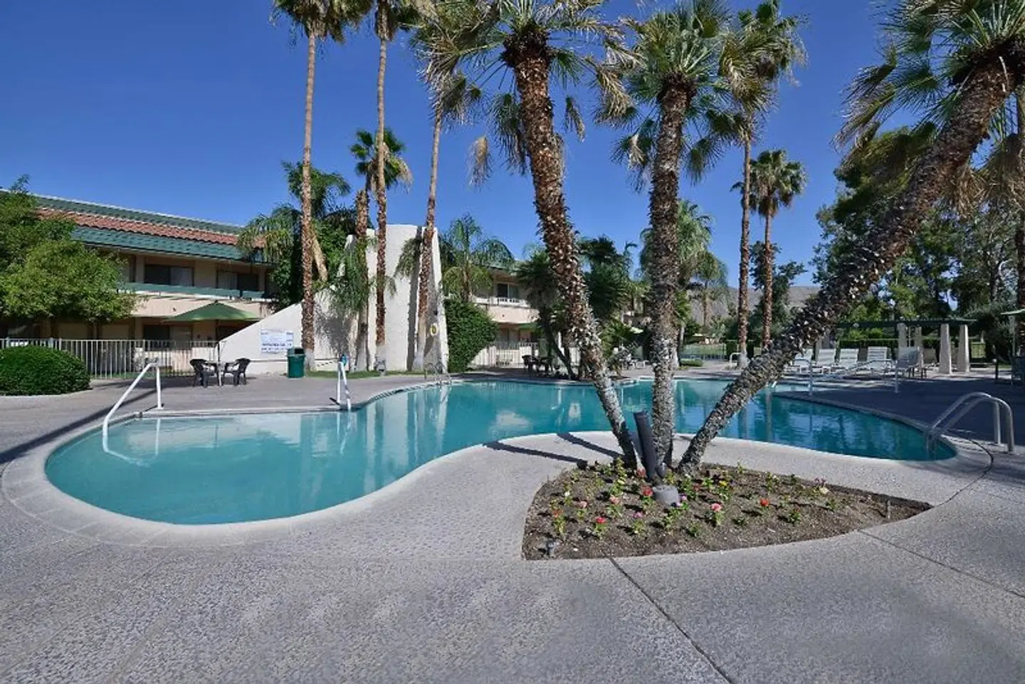 Travelodge by Wyndham Palm Springs OUTDOOR_POOL
