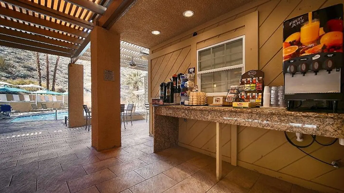 Best Western Inn at Palm Springs Bar
