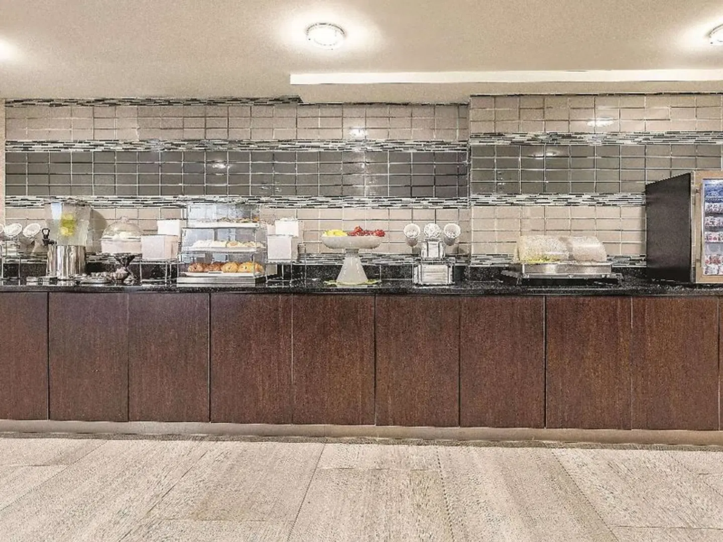 La Quinta Inn & Suites Portland LOUNGE_LOBBY