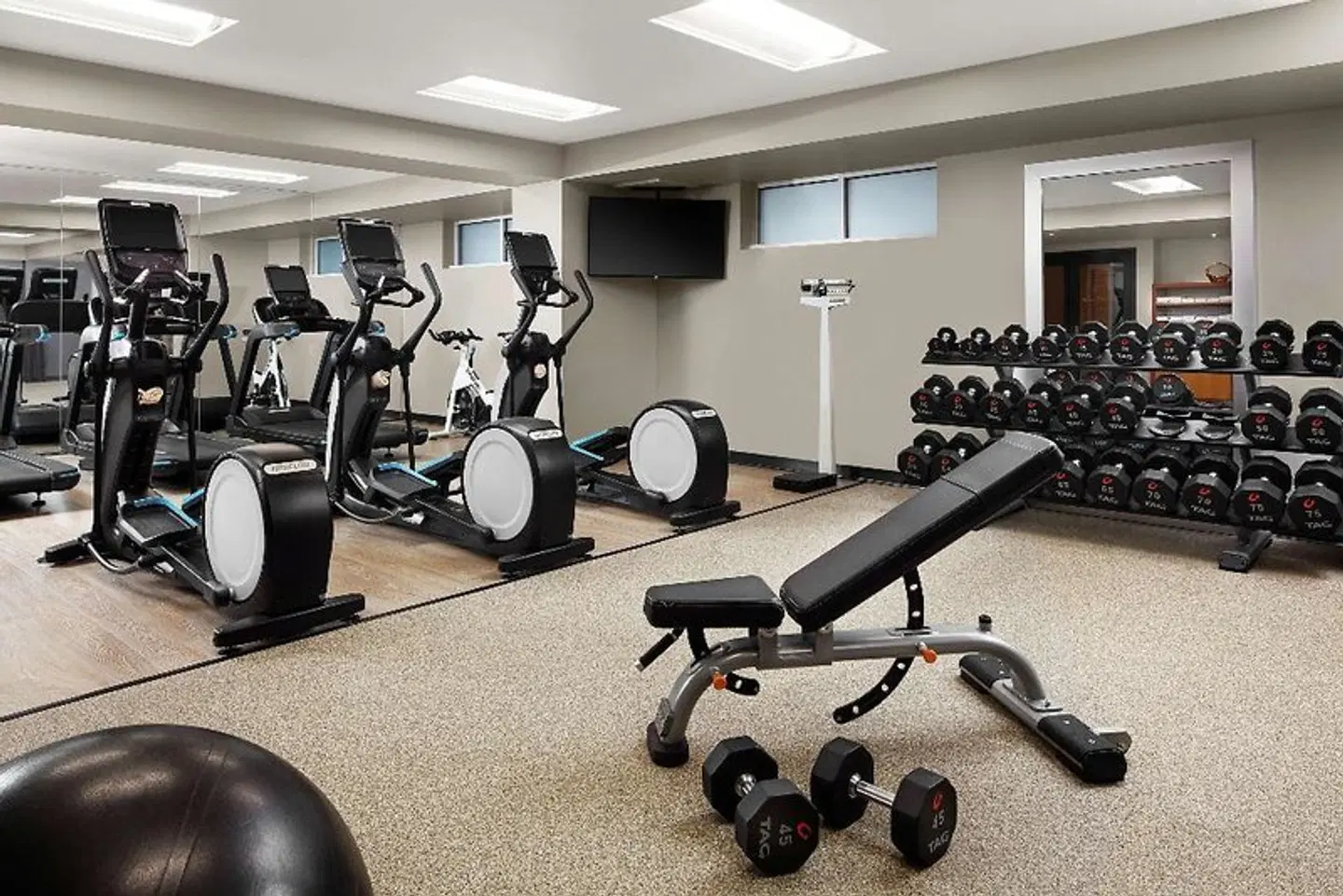 The Inn at Penn, a Hilton Hotel SPORTS_AND_LEISURE