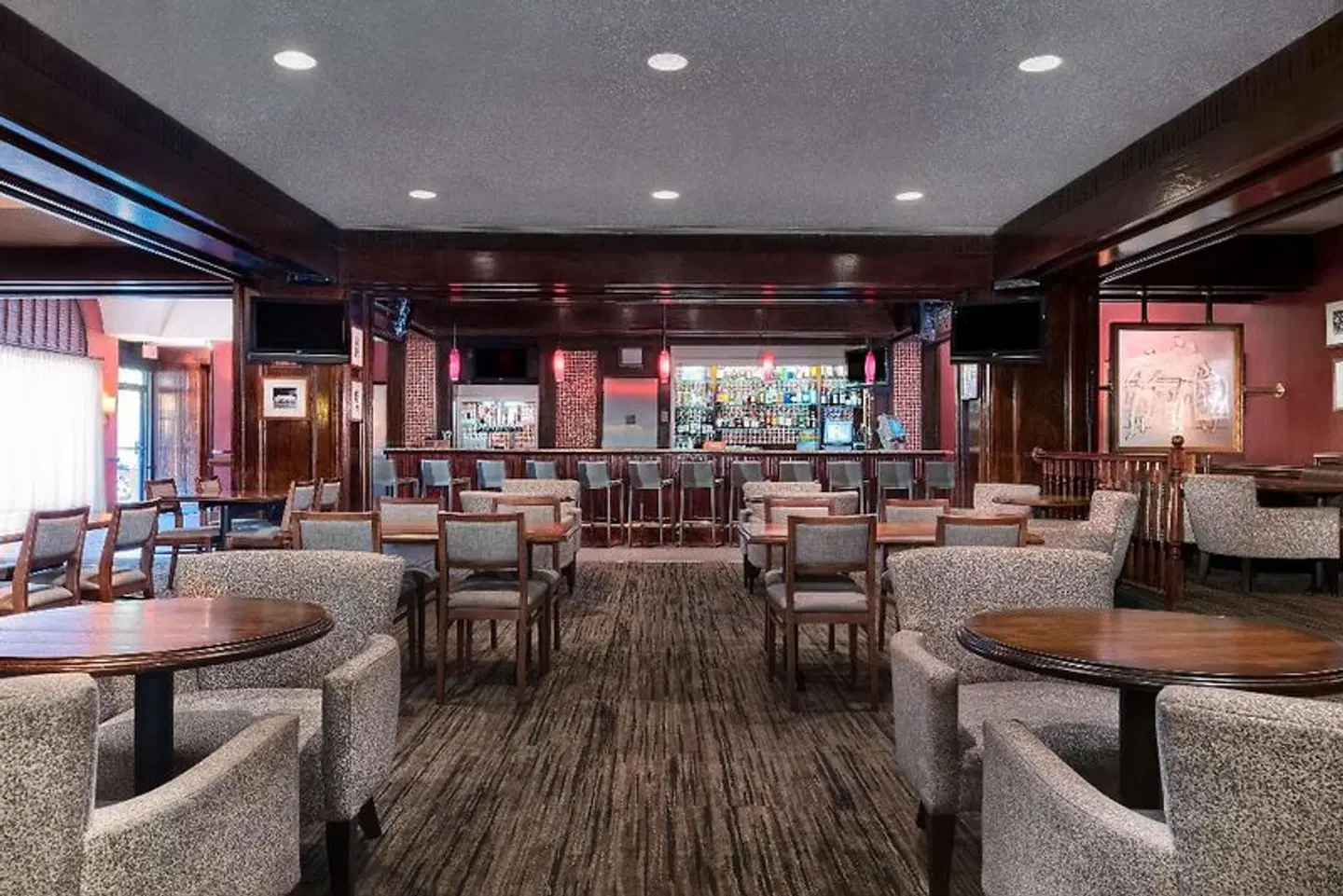 DoubleTree by Hilton Philadelphia Airport Bar