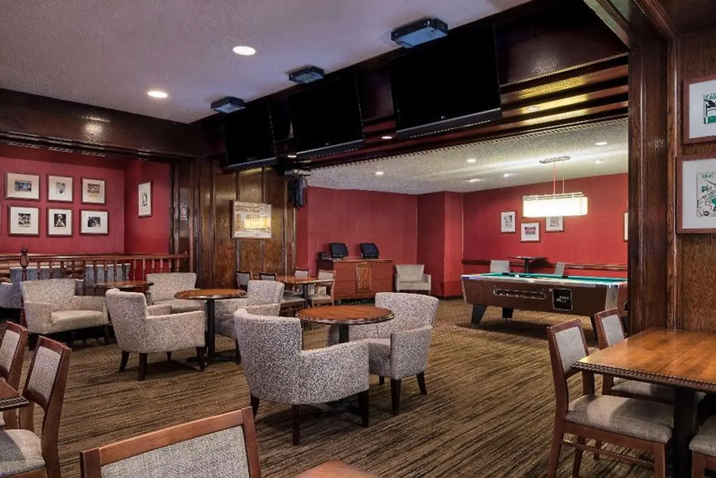 DoubleTree by Hilton Philadelphia Airport Bar