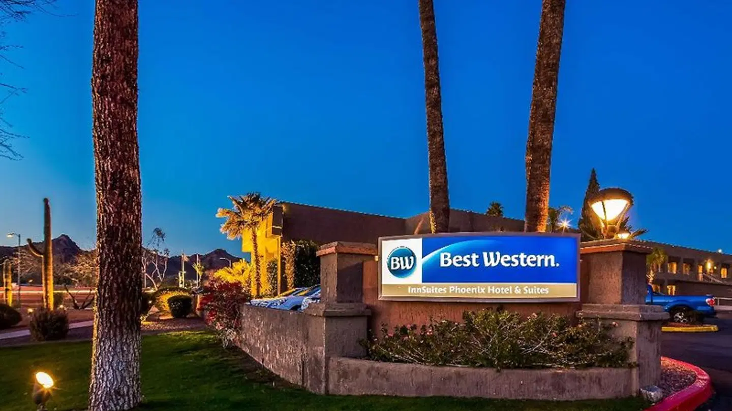 BEST WESTERN InnSuites Phoenix Hotel & Suites EXTERIOR