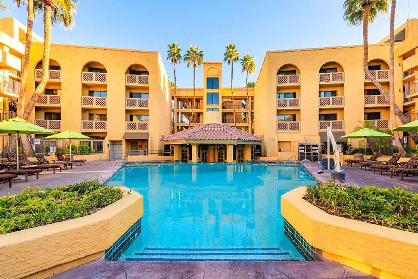 Pointe Hilton Squaw Peak Resort OUTDOOR_POOL