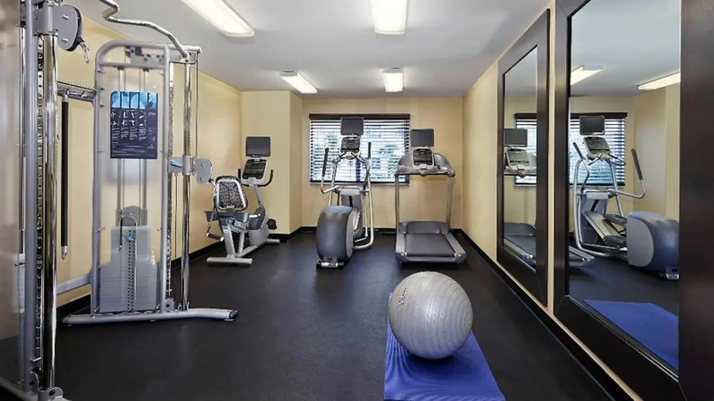 Holiday Inn Express & Suites Naples Downtown - 5th Avenue SPORTS_AND_LEISURE