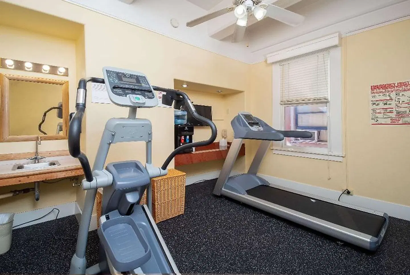 Ramada by Wyndham San Diego Gaslamp Convention Center SPORTS_AND_LEISURE