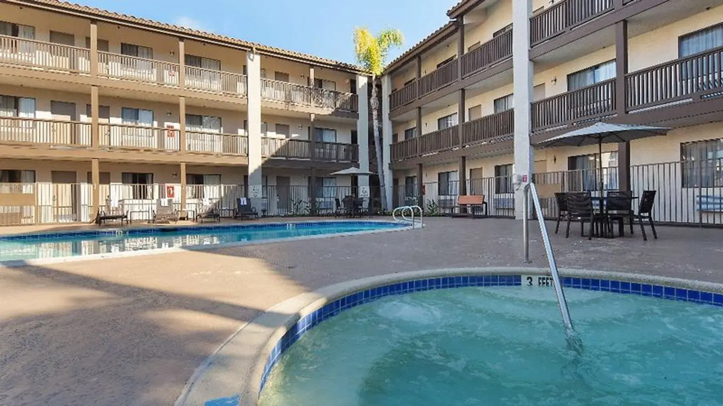Best Western Carlsbad by the Sea EXTERIOR