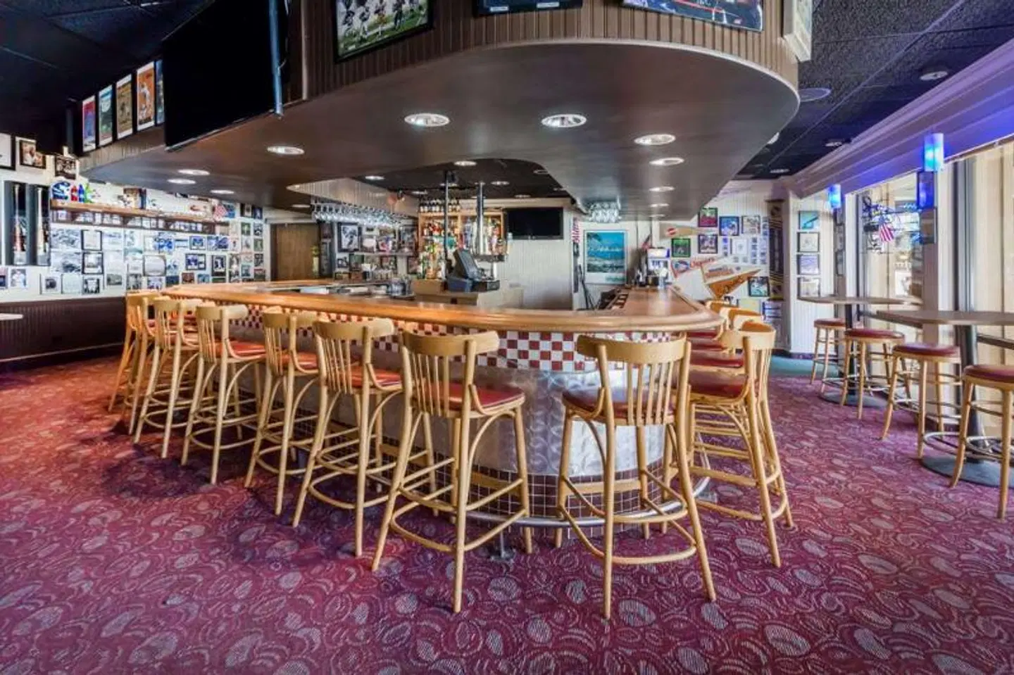 Wyndham Garden San Diego Bar