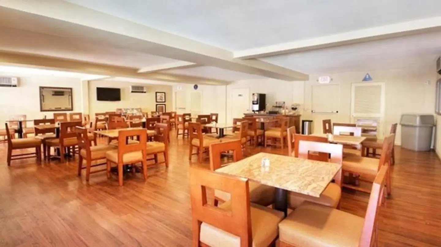 Days Inn by Wyndham San Diego Near Sea World Restaurant
