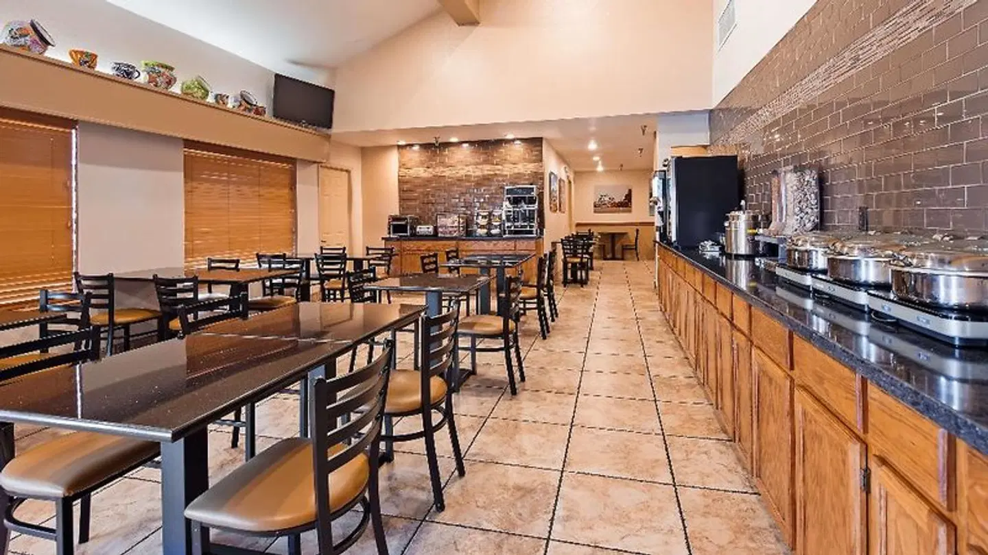 Best Western Discovery Inn Bar