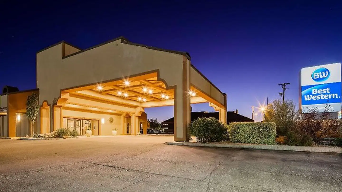 Best Western Discovery Inn EXTERIOR