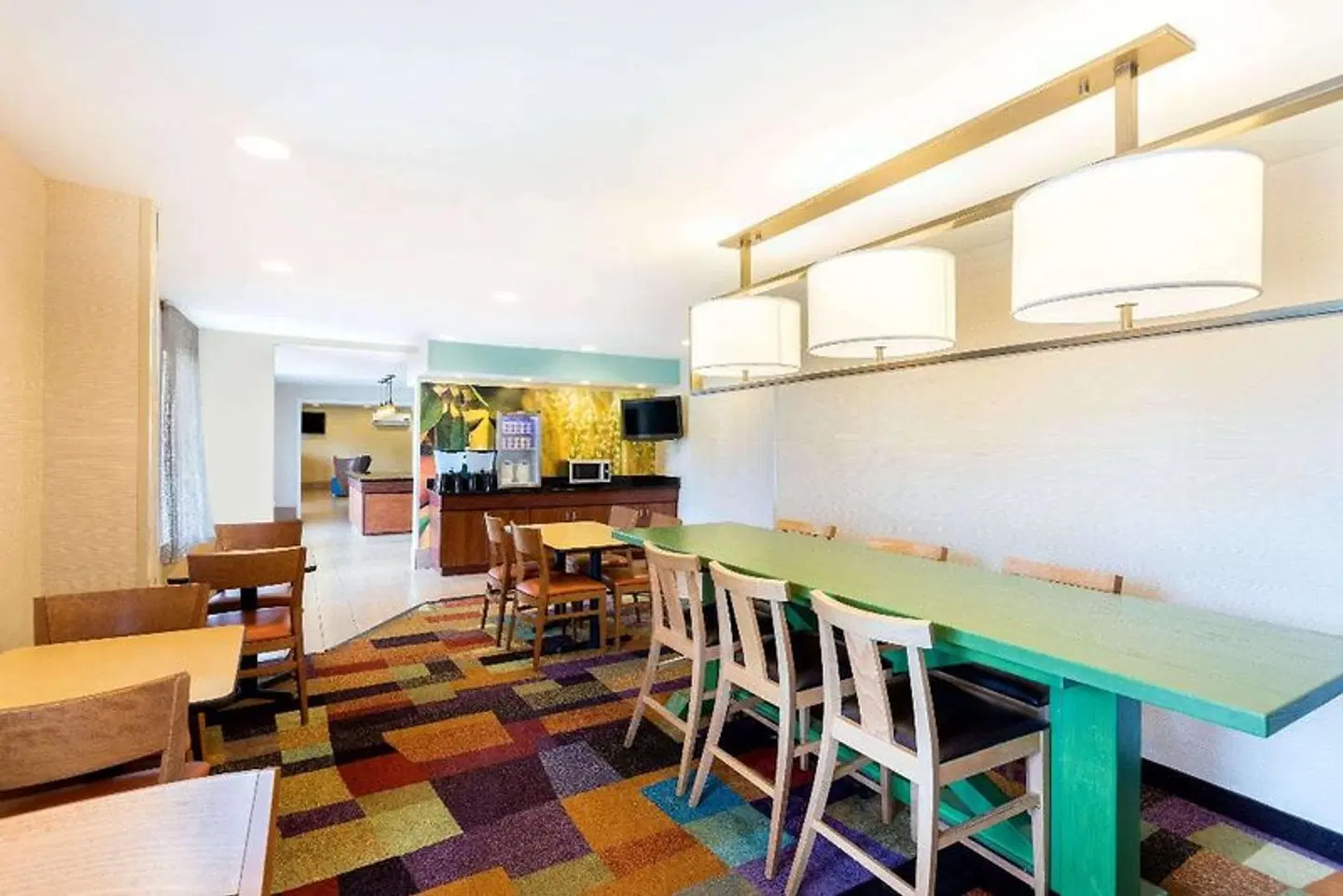 Baymont by Wyndham Savannah Midtown Bar