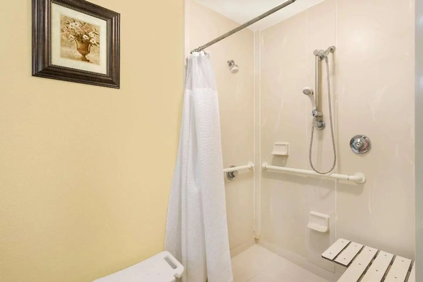 Baymont by Wyndham Savannah Midtown Badezimmer