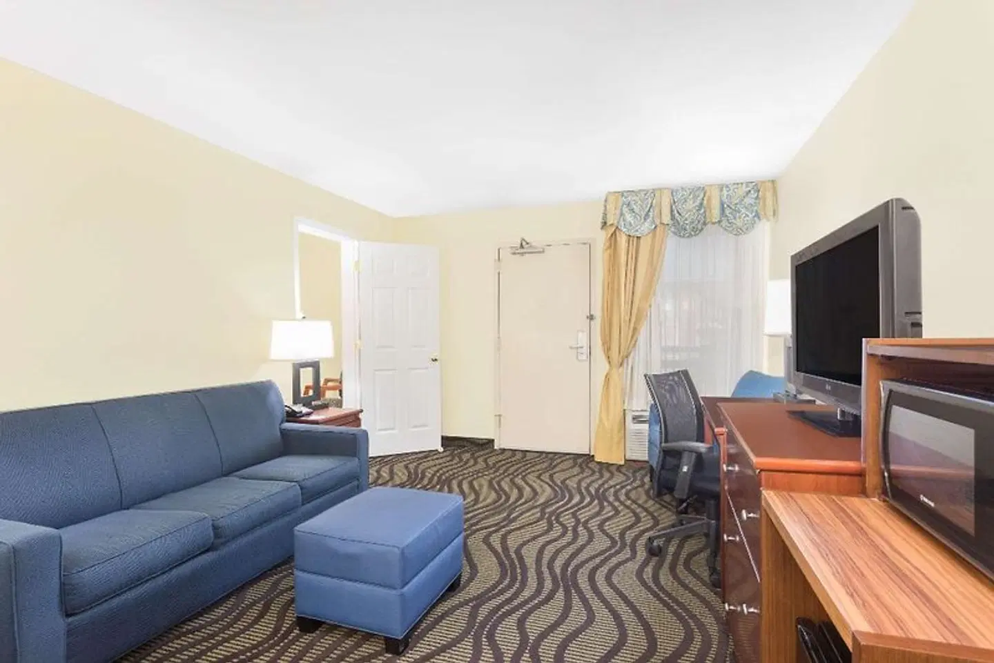 Baymont by Wyndham Savannah Midtown ROOM_EXAMPLE